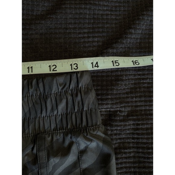 Shorts Women Avia Running Active Gym Sport Pull On Size‎ Sm Gray Zebra Lined - Picture 8 of 8